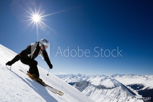 Male skier with mountain view - 900175939