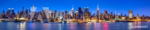 Manhattan Skyline Panorama bei Nacht - 901150998