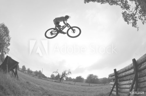 mountain bike jump - 901144480