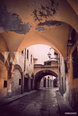 Narrow street in Florence - 901138273