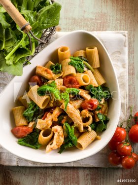 pasta with chicken chest spinach and tomatoes - 900427021