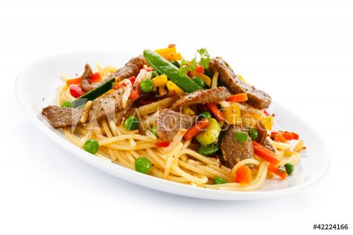 Pasta with meat and vegetables - 900444078