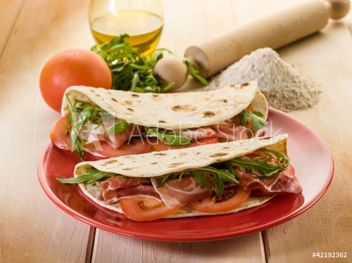 piadina with ham arugula and tomatoes, typical italian sandwich - 900432332