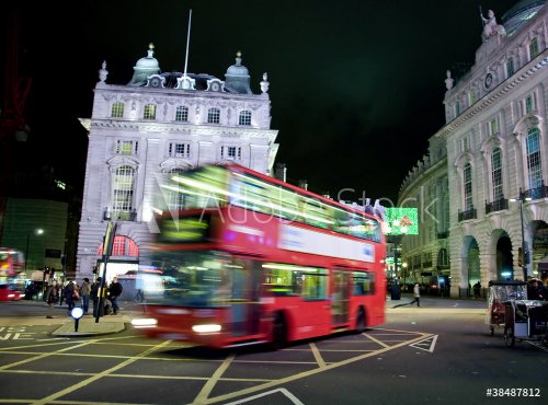 Picadilly circus de nuit - Londres (UK) - 900459379