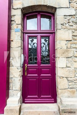 porta viola, purple door, bretagne france