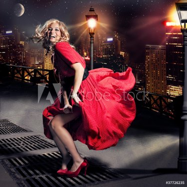 Red dressed Marilyn Monroe double with flying skirt in the city - 900111205