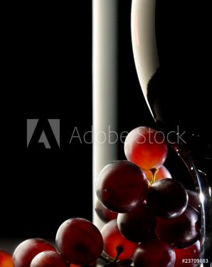 Red wine with grapes - 901138981