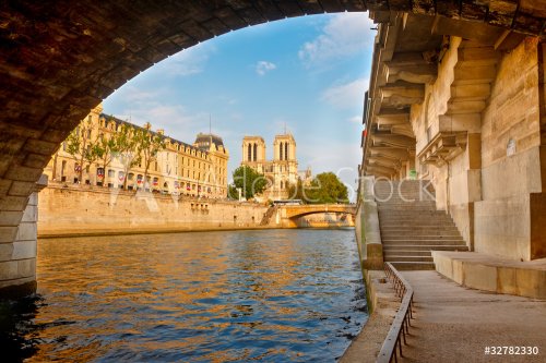 Seine river, Paris, France - 900164277
