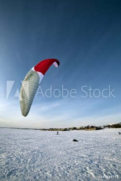 Ski kiting on a frozen lake - 900454171