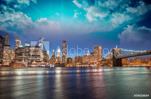 Spectacular sunset view of lower Manhattan skyline from Brooklyn - 901139103