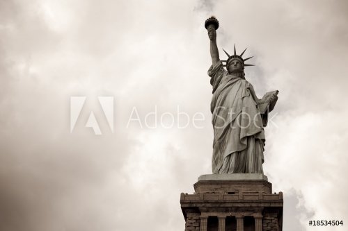 Statue of Liberty - 900075906