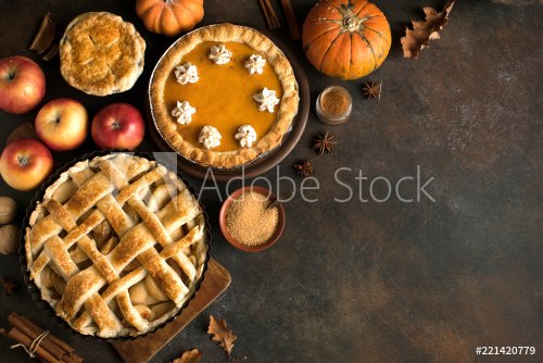 Thanksgiving pumpkin and apple pies - 901152550