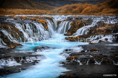 Traumhaft schöner Bruarfoss mit türkis blauen Wasser_002