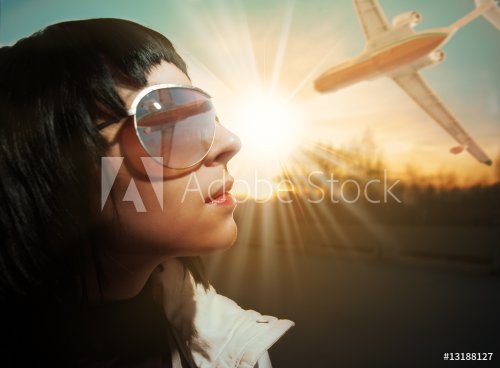 woman face sun and airplane - 900739516