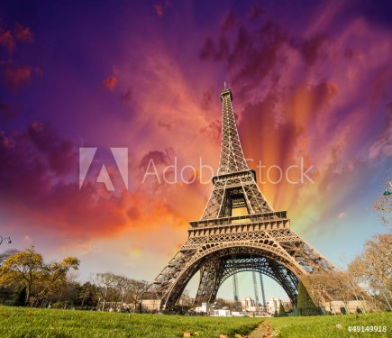 Wonderful view of Eiffel Tower in Paris. La Tour Eiffel with sun - 901139071
