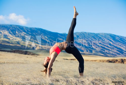 Yoga Woman - 901143966