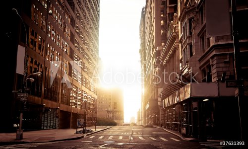Absolutely empty street in New York early morning - 901153962