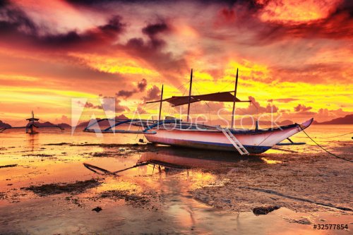 Boat at sunset - 900365488