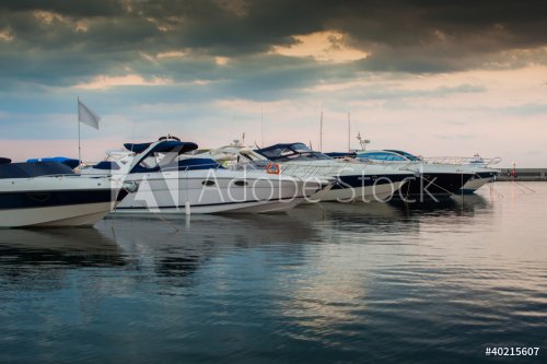Luxury yachts in sea port - 900345029