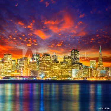 San Francisco sunset skyline California bay water reflection - 901141298