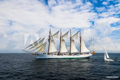 Ship Juan Sebastian de Elcano - 900371094