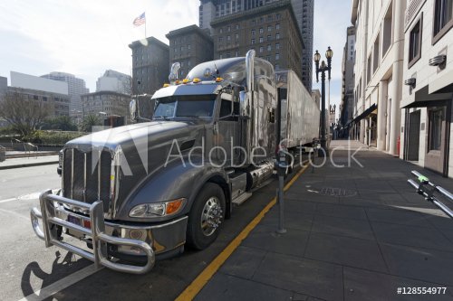 Side view of gray semi cab and trailer parked on urban street. Nobody. Horizo... - 901154277