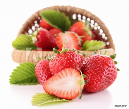 strawberry and wicker basket - 900623230