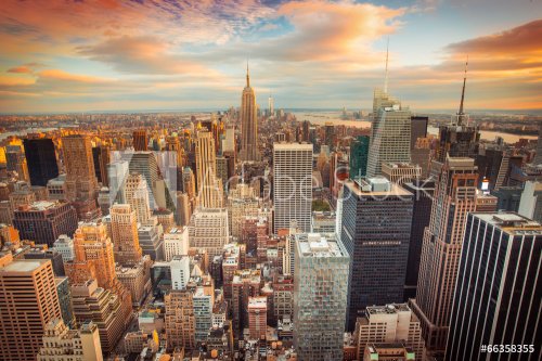 Sunset view of New York City looking over midtown Manhattan - 901150981