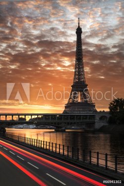 Tour Eiffel et Pont Bir-Hakeim - Paris - 901144510