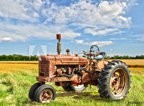 vintage tractor - 901148848