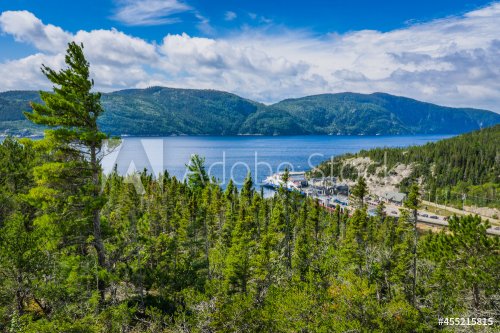 View on the Saguenay Fjord and Baie Sainte Catherine ferry boat from the top ... - 901157324