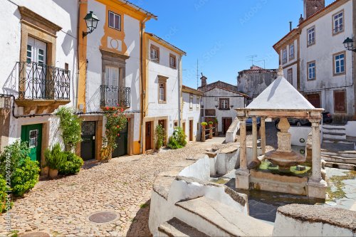 Fonte da Vila aka Village ou fontaine de la ville dans le quartier juif ou ghetto construit pendant l'Inquisition. Château de Vide, Portalegre, Portugal.