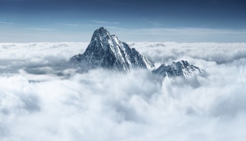 Mountain in the clouds - 900053558