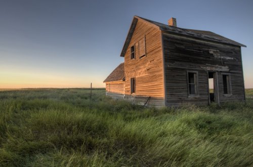 Abandoned Farmhouse Saskatchewan Canada - 900247348