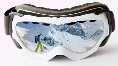 Reflection in goggles, female trekking in snow racket - 900849590