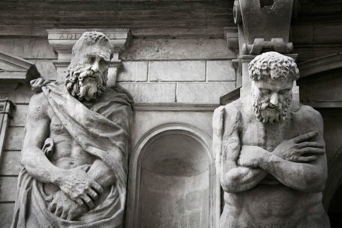 statue degli Omenoni a Milano
