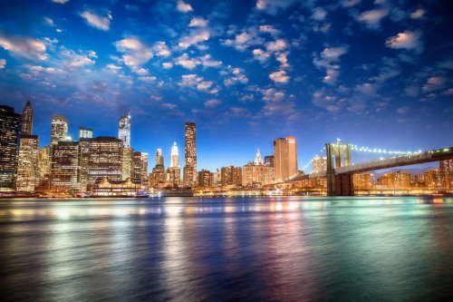 Spectacular sunset view of lower Manhattan skyline from Brooklyn - 901139074