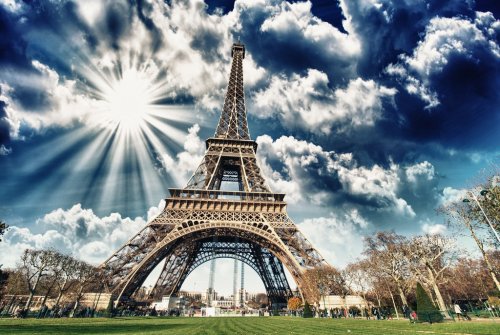 Wonderful view of Eiffel Tower in all its magnificence - Paris - 901139092