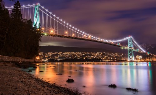 Lions Gate Bridge in Vancouver at Night - 901139409