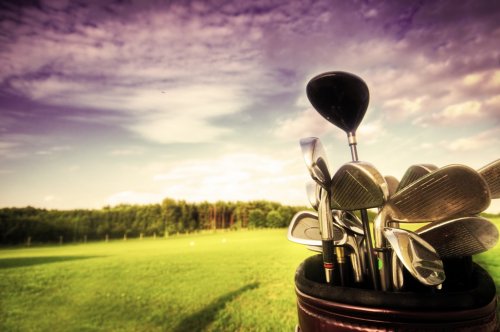 Golf gear, clubs at sunset on golf course - 901139420