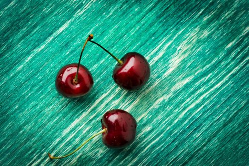 Cherries on wooden table with water drops macro background - 901144969