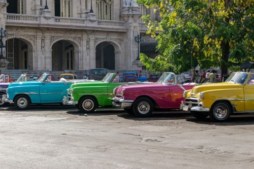 Cuban coloured taxis in Old Havana - 901145078