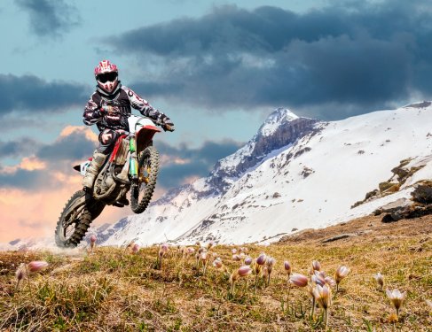 motocross primaverile in ambiente alpino