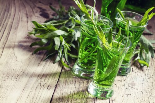 Green fizzy drink with tarragon, vintage wooden background, sele - 901147341