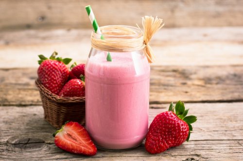 Strawberry milkshake in the glass jar - 901147342