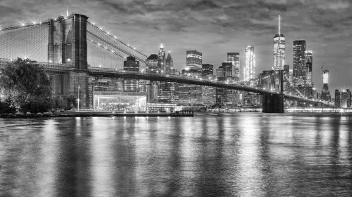 Black and white photo of Brooklyn Bridge and Manhattan at night, New York Cit... - 901150351