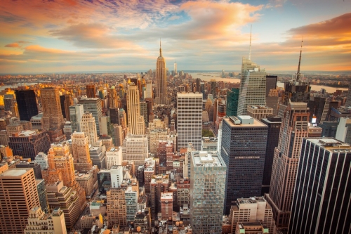 Sunset view of New York City looking over midtown Manhattan - 901150978
