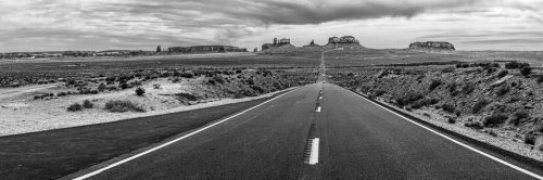 Road into Monument Valley Tribal Park in Arizona - 901152915