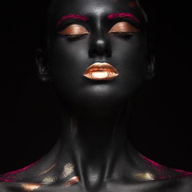 fashion portrait of a dark-skinned girl with color make-up - 901153341