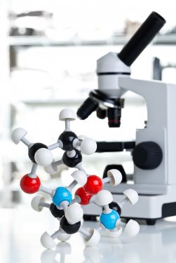 Microscope with molecule model in lab - 901154314